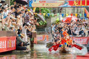 翟晓川：这两天翻身腰都会有些影响 今晚困难很大但有必胜的信心